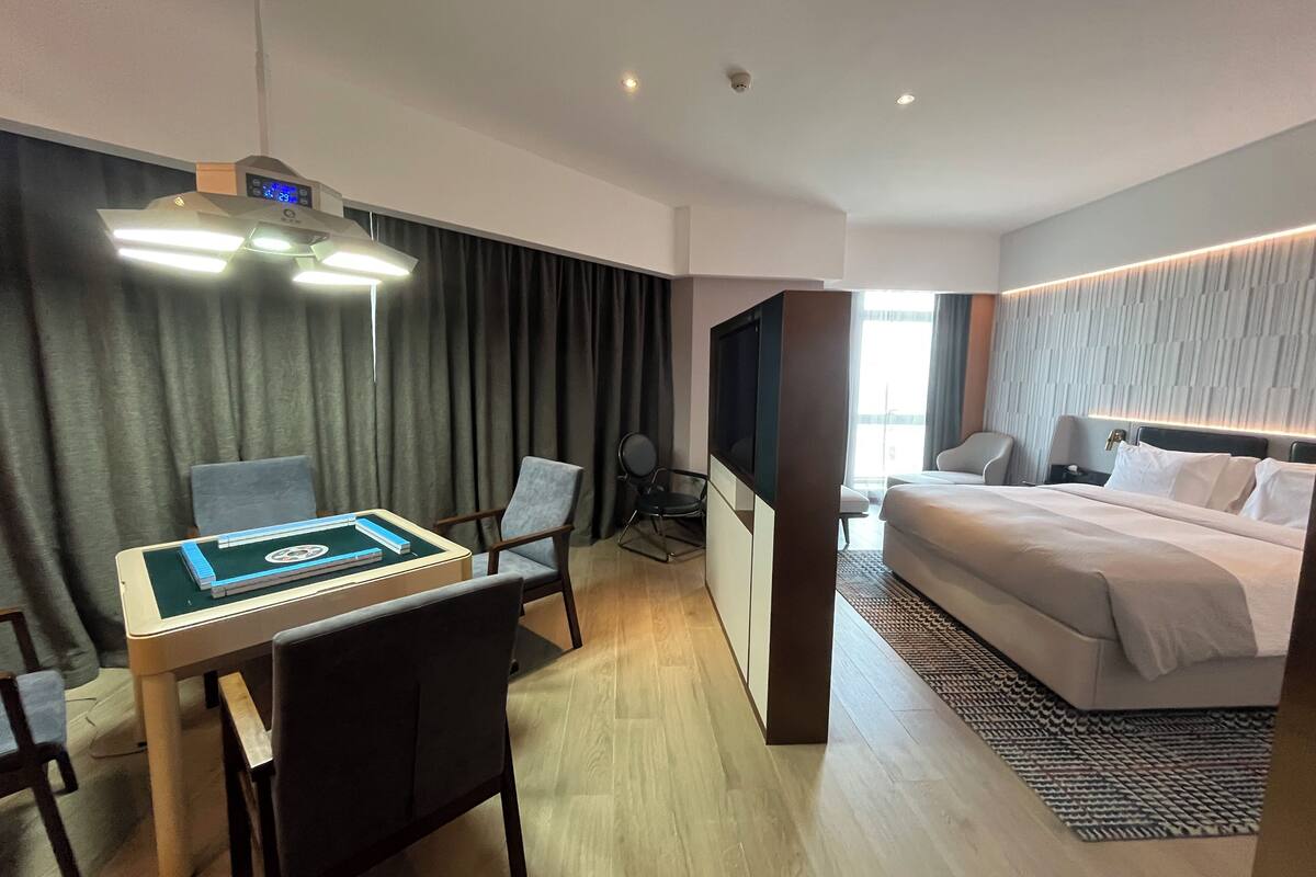 City Single Room | Desk, laptop workspace, free WiFi