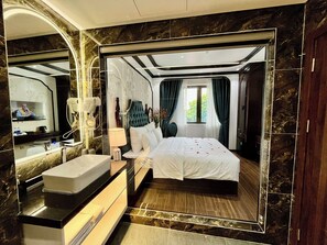 Superior Double Room Single Use | City view