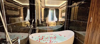 Royal Hanoi Hotel 