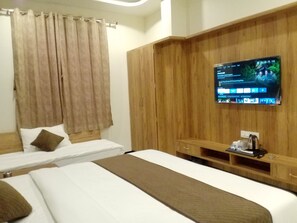 Family Room | Desk, laptop workspace, free WiFi - Hotel Pushkar Town (Pushkar)