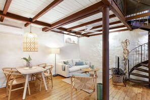 Smart TV - Charming Stone House near Beach Retreat (Vilaür)