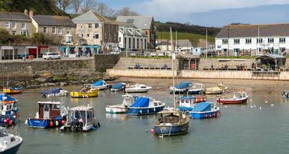 Cozy holiday apartment in Porthleven, No Deposit