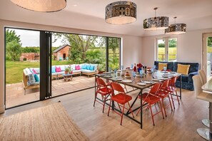 Dining - Cottages by River Severn with Hot Tub (Shrawardine)