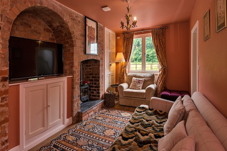 Cottages By River Severn With Hot Tub - Shropshire