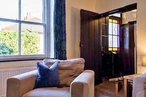 Smart TV, fireplace - Cottage in Peak District near Roaches Rocks (Endon)