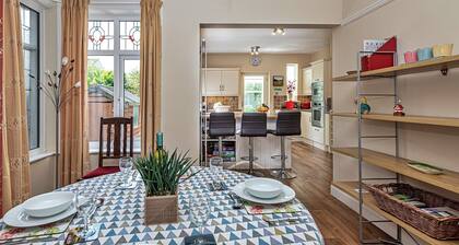 Cottage in Rhos-on-Sea near Sandy Beach