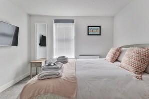 1 室のベッドルーム、アイロン / アイロン台、WiFi (無料)