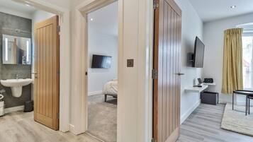 1 bedroom, iron/ironing board, free WiFi