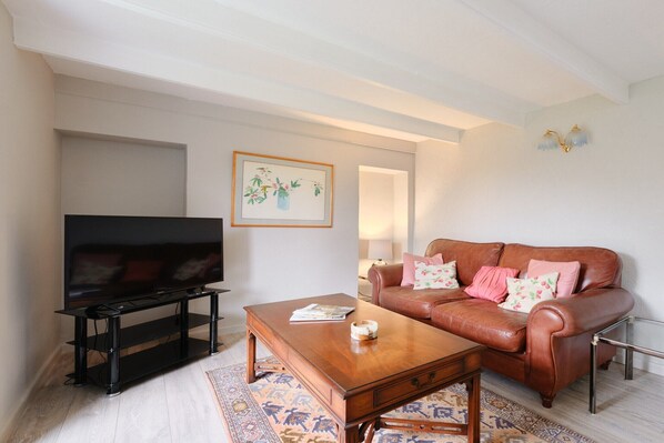 Smart TV - Traditional holiday cottage in Goldsithney, No Deposit (Goldsithney)