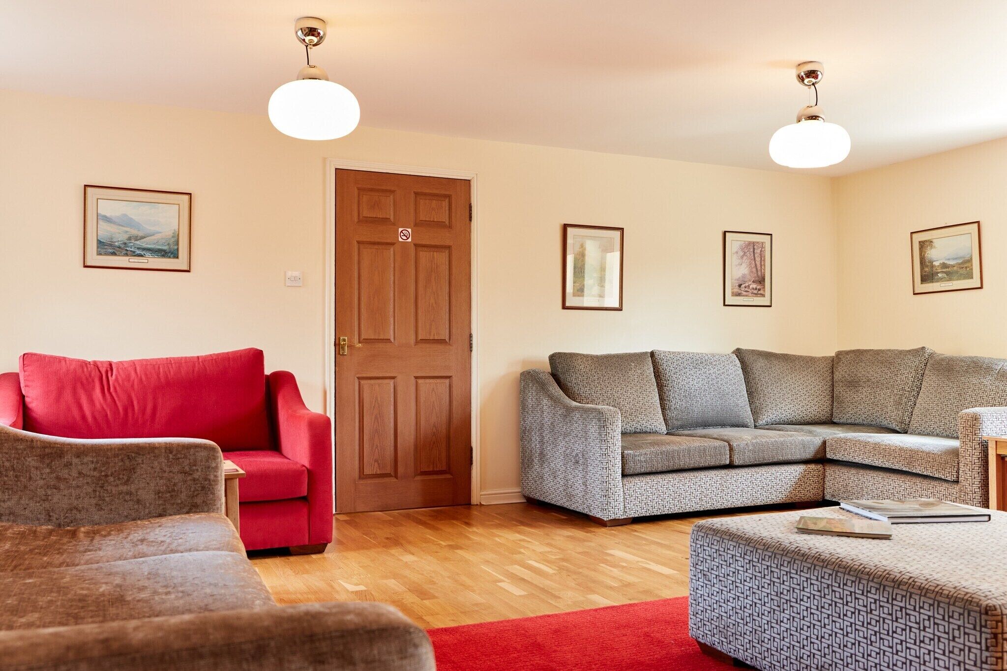 تلفزيون ذكي، مدفأة، مشغل دي في دي