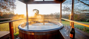 Chalet in Kent with Hot Tub & Countryside Views