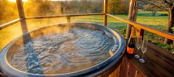 Chalet in Kent with Hot Tub & Countryside Views