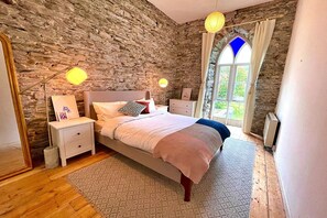 5 室のベッドルーム、アイロン / アイロン台、インターネット