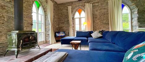 TV, fireplace