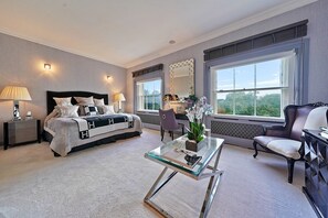 5 bedrooms, iron/ironing board, internet