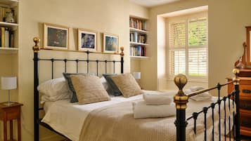 5 bedrooms, iron/ironing board, free WiFi