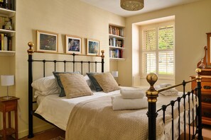 5 bedrooms, iron/ironing board, WiFi