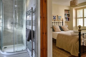 5 quartos, ferros/tábuas de passar roupa, Wi-Fi de cortesia