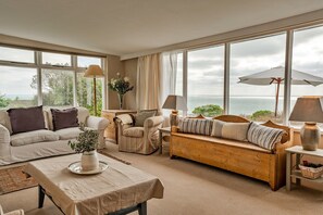 Smart TV, fireplace - Cottage in Praa Sands with Stunning Sea Views (Praa Sands)