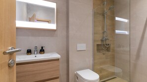 Shower, hair dryer, towels - Villa Josip - Korcula by Villas Guide (Smokvica)
