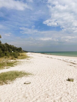 Beach nearby, beach towels - NESTE on 5th - Luxury in the heart of Rosebud. (Rosebud)
