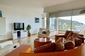 Fernseher, Kamin