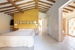 11 bedrooms, travel cot, free WiFi