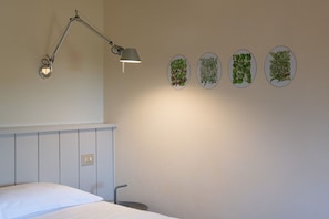 9 bedrooms, travel cot, free WiFi