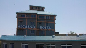 A multi-story hotel named "ALCAZAR HOTEL" with a metal roof and multiple windows. - Alcazar Hotel Kisumu (Kisumu)