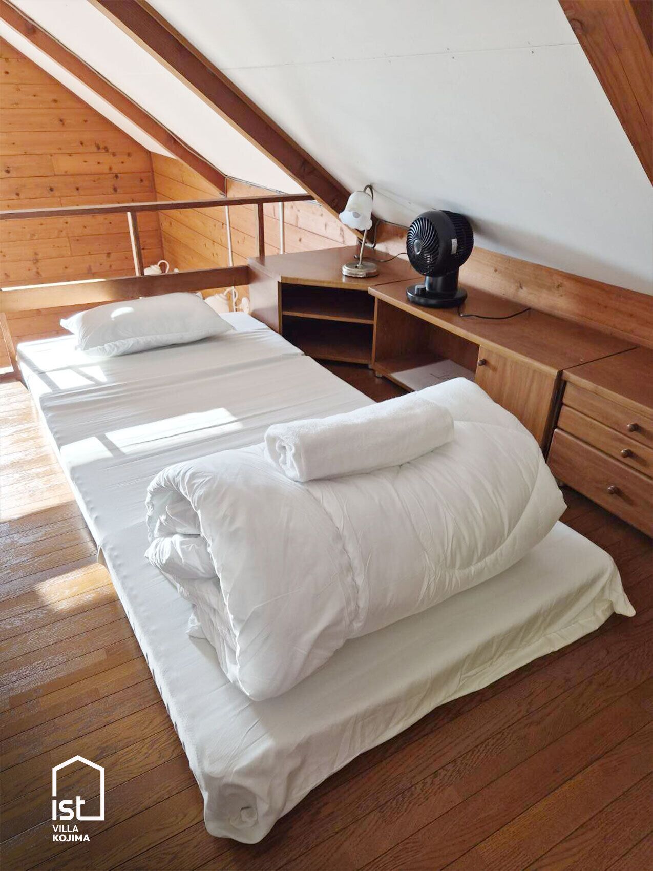 2 bedrooms, desk, iron/ironing board, WiFi