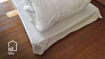 2 bedrooms, desk, iron/ironing board, WiFi