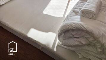 2 bedrooms, desk, iron/ironing board, WiFi