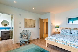 4 bedrooms, iron/ironing board, free WiFi - Beach House in Mousehole with Stunning Sea Views (Mousehole)