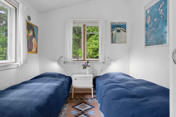 2 bedrooms, iron/ironing board