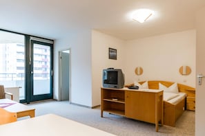 Appartement Classique, 2 chambres | Salle de séjour