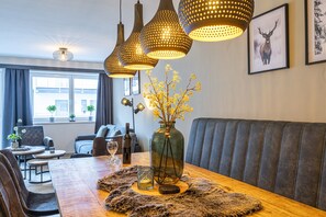 Apartment | Dining