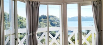 Ultra-Private Off-Grid Island Villa near Beach with Mandarin Farm Setting