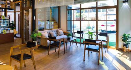 Moon in 9 haus Cafe & Villas