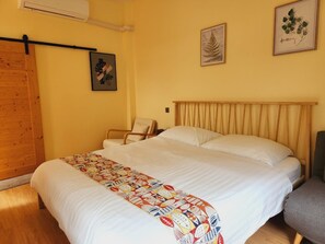 Artículos del minibar gratis y caja de seguridad en la habitación 