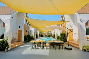 42–tuumainen äly-TV, jossa kaapelikanavat