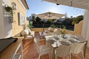 Unclassified image, 3 of 48, button