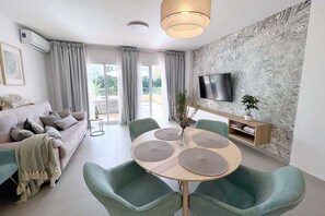 Unclassified image, 4 of 48, button