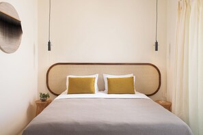 Hochwertige Bettwaren, Zimmersafe, Schreibtisch