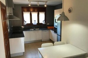 Micro-ondes, four, plaque de cuisson, lave-vaisselle