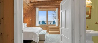 SunnySide Cottage with Pen Bay Views in Bayside