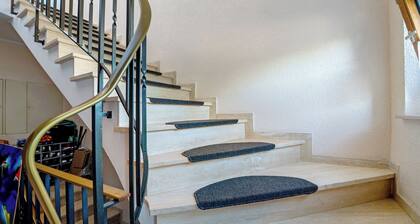 Ferienwohnung 'Eulennest' mit Bergblick, Privatem Garten und Wi-Fi