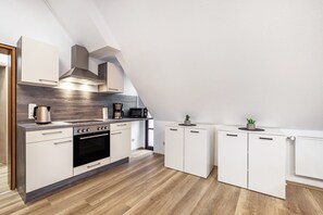 Fridge, microwave, oven, stovetop - Studio 'Fernblick' with Mountain View and Wi-Fi (Pottenstein)