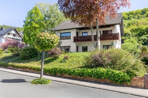 Exterior - Holiday Apartment Wanderbar on the Rhine with Private Terrace, Private Garden and Wi-Fi (Kamp-Bornhofen)