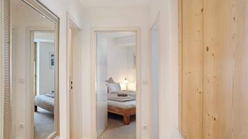 2 slaapkamers, een strijkplank/strijkijzer, gratis wifi, beddengoed