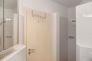 Shower, hair dryer, towels